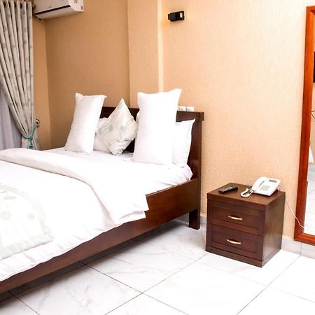 Residence Le Bonheur - Serviced apartment by Douala Airport/Mall Extérieur photo